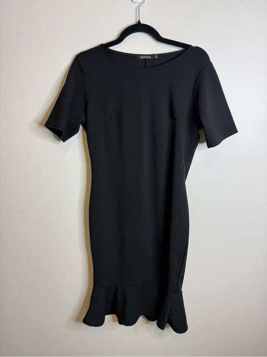 Boohoo Dresses & Skirts - Boohoo Black Short Sleeve Ruffle-Hem Mini Dress size 12